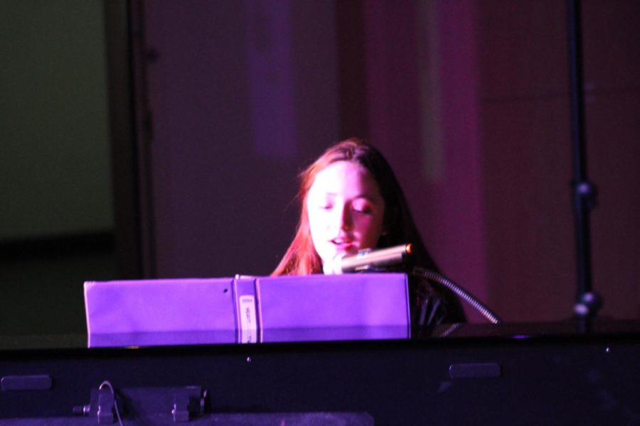 Freshman Joanne Ragsdale playing piano and singing at the Open Mic Night