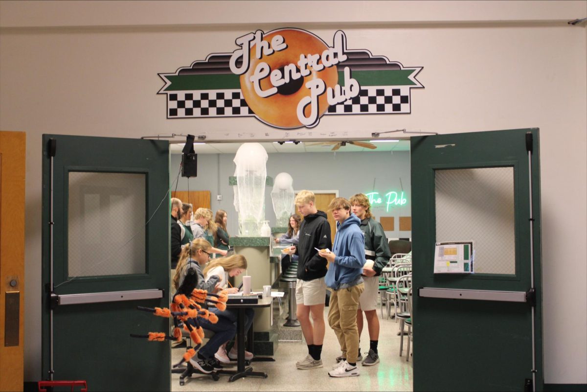 10.27.2023 BCCHS students ordering in the Pub. (Baxter Jensen)