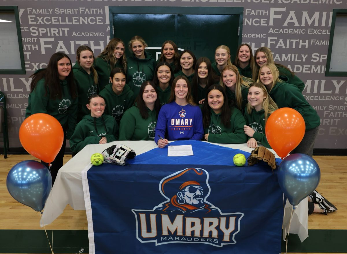 GG Hastings on signing day with her team 1.5.24