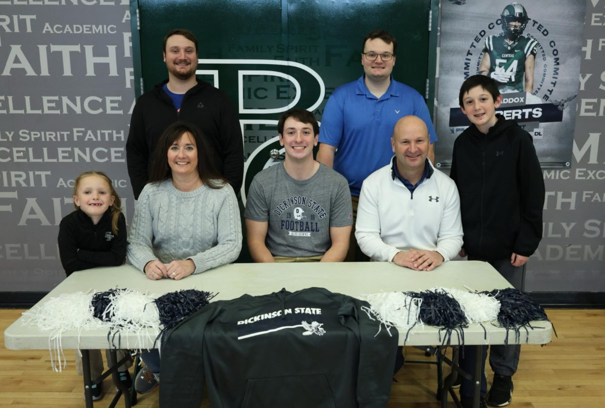 Maddox Roberts signing while with his family 1.23.24