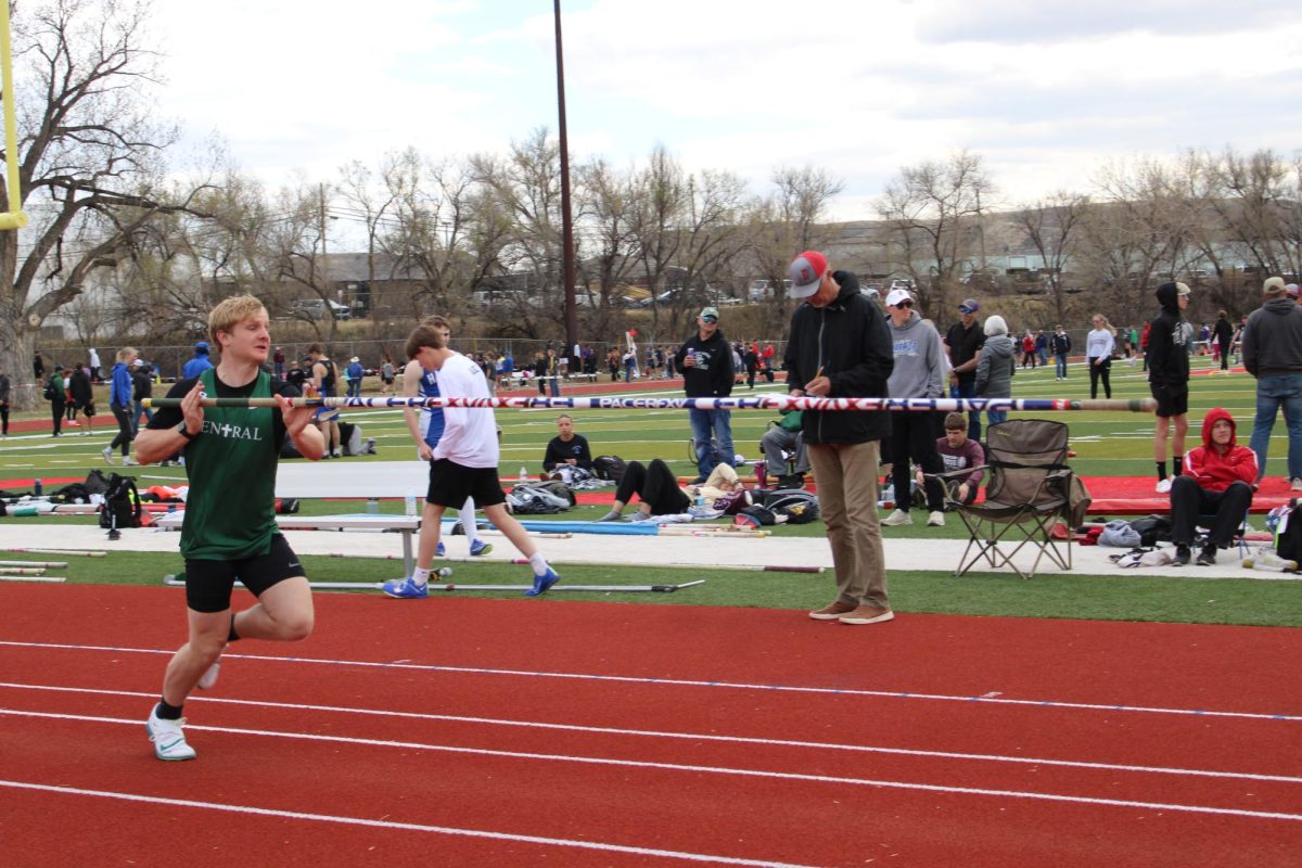 4.25.25 Freshman Bauer Beckwith doing pole vaulting.