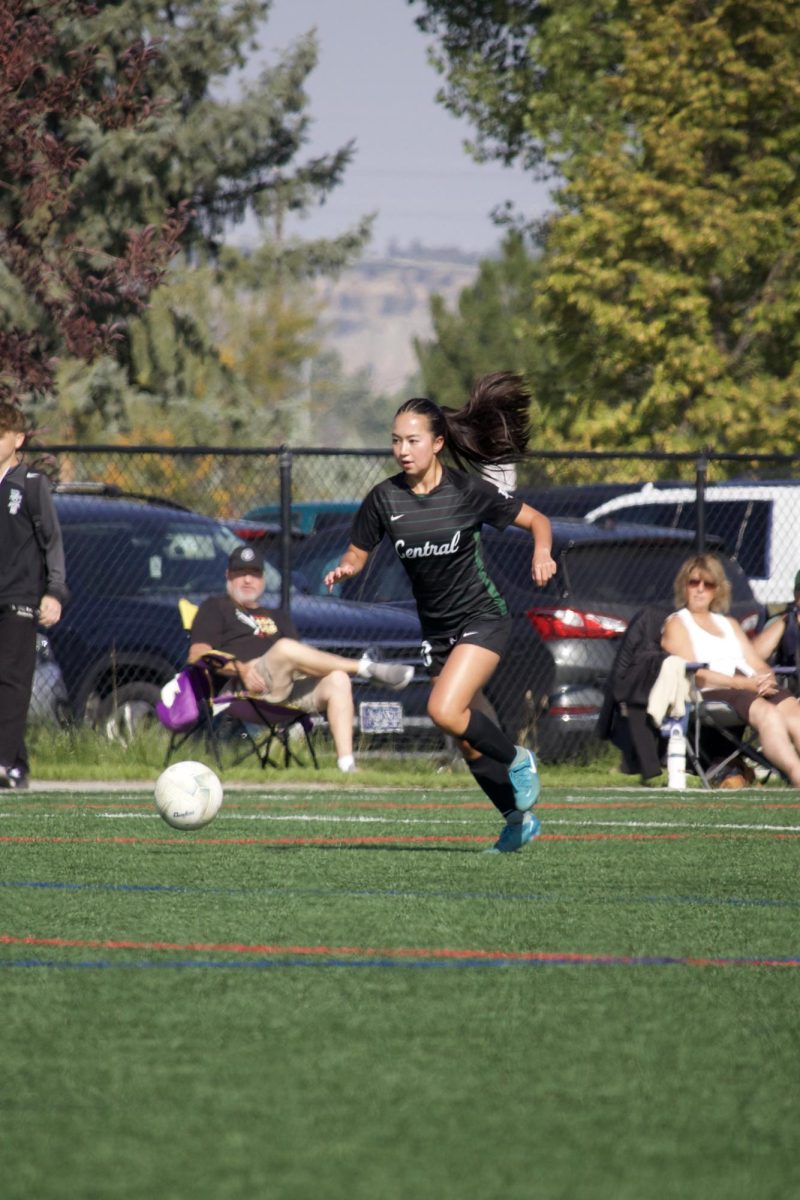 9.6.25 Jr. Lizzie Rah dribbling up the field