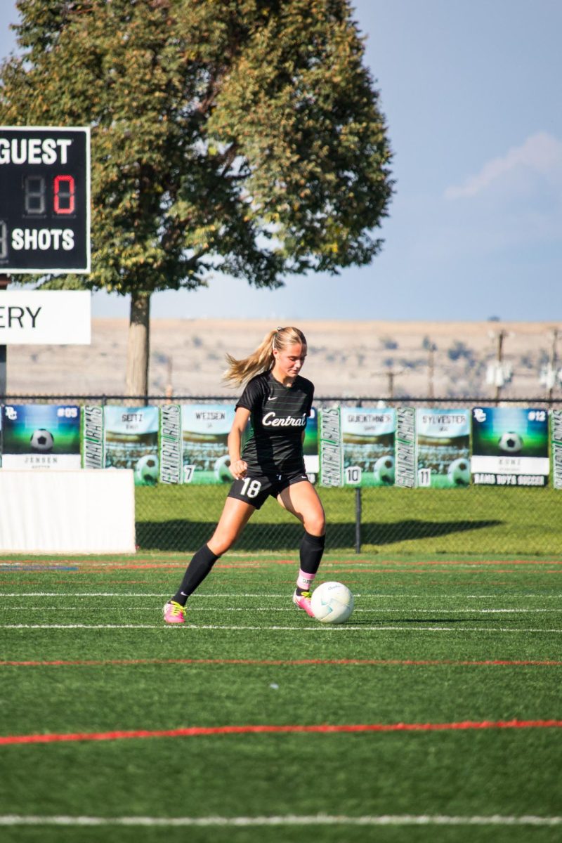 9.18.25 Senior Lucy Baker receiving a pass from a teammate vs Lockwood 