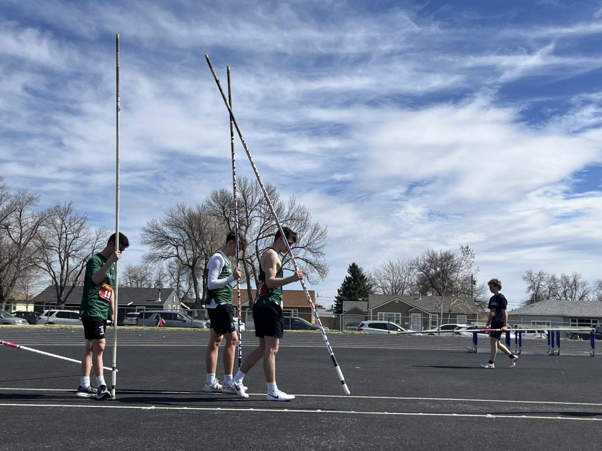 4/9/26
L to R
Sophomore Scott “Mikey” Prudhomme, junior Mason ?, and junior Grady Dunn lined up and ready to vault