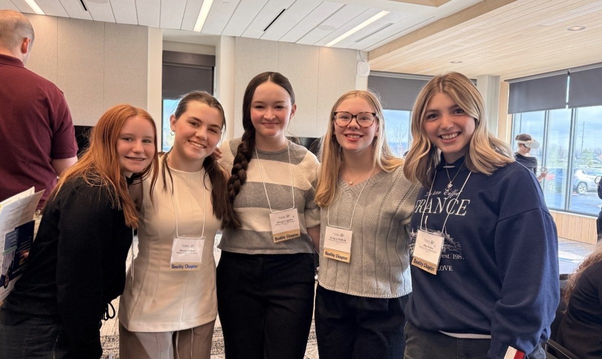 4.1.26
Freshman HOSA members posing for a photo before upcoming events.